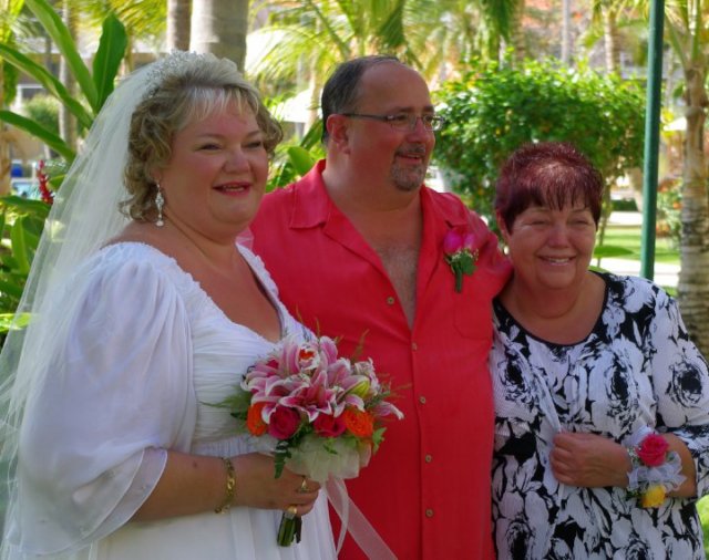 _newlywedsandmom.jpg
