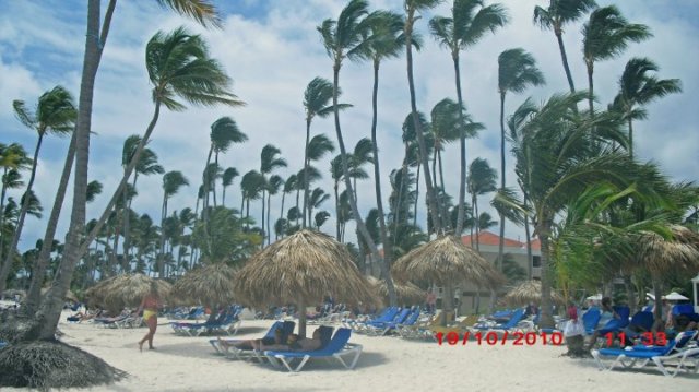 _resortbeach2.jpg
