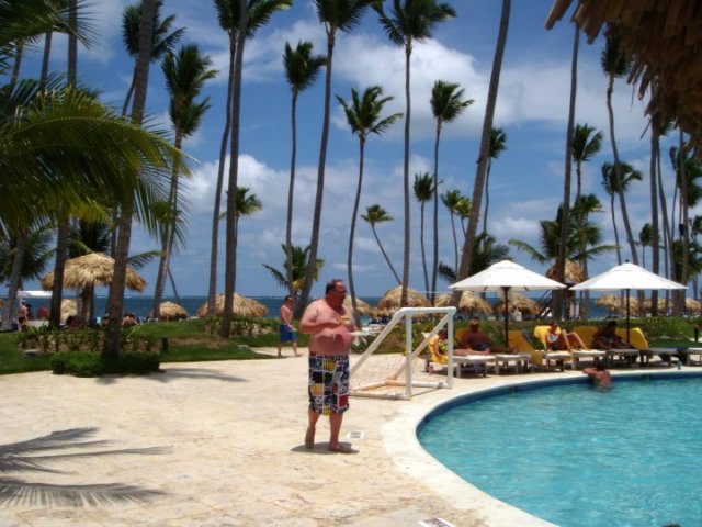 _resortpool.jpg